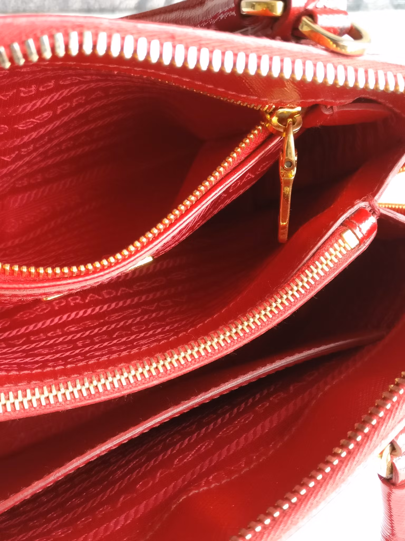 Prada Saffiano Lux Promenade Vernice Alma 25 small