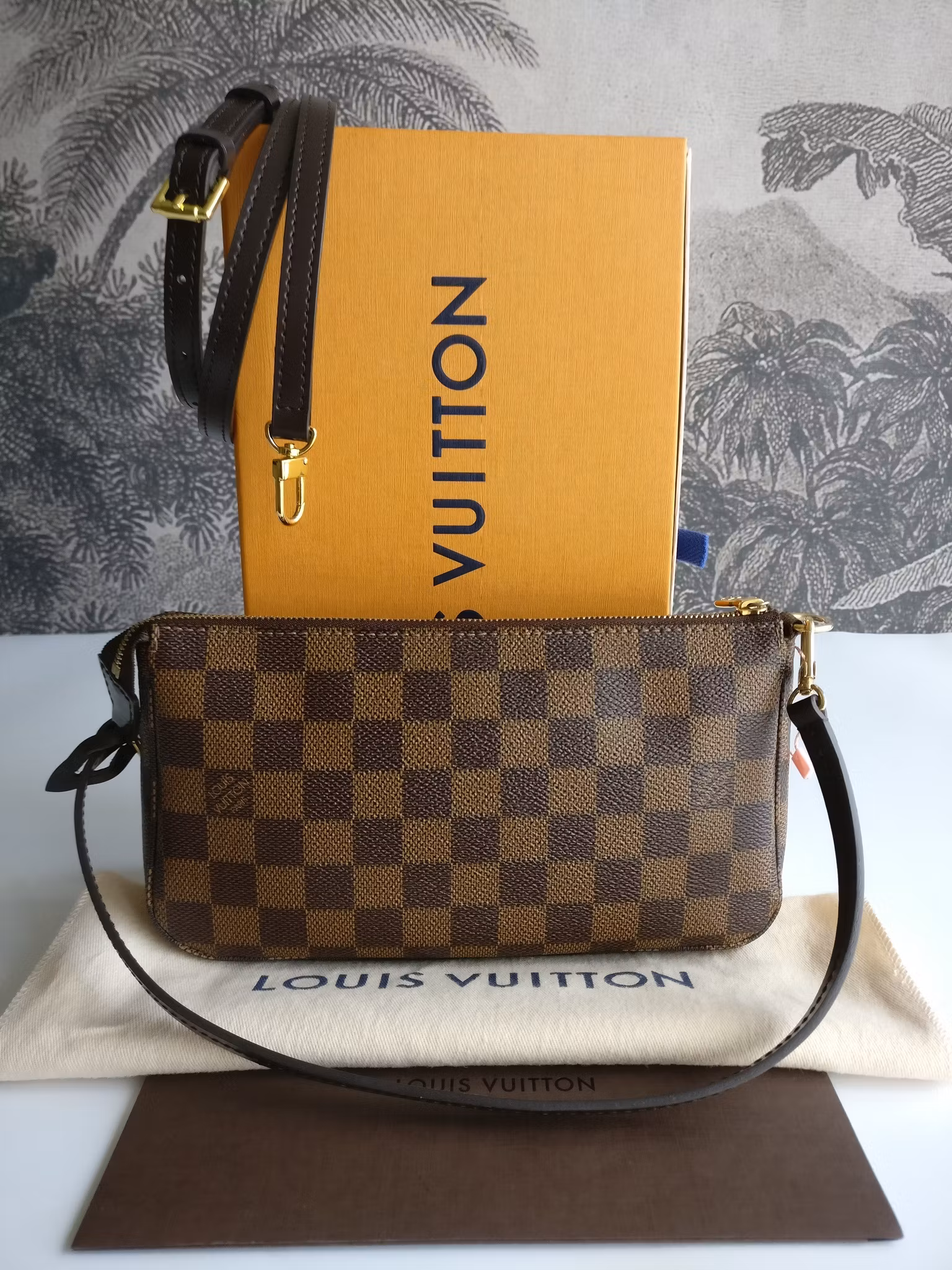 Louis Vuitton Pochette Accessoires damier ebene
