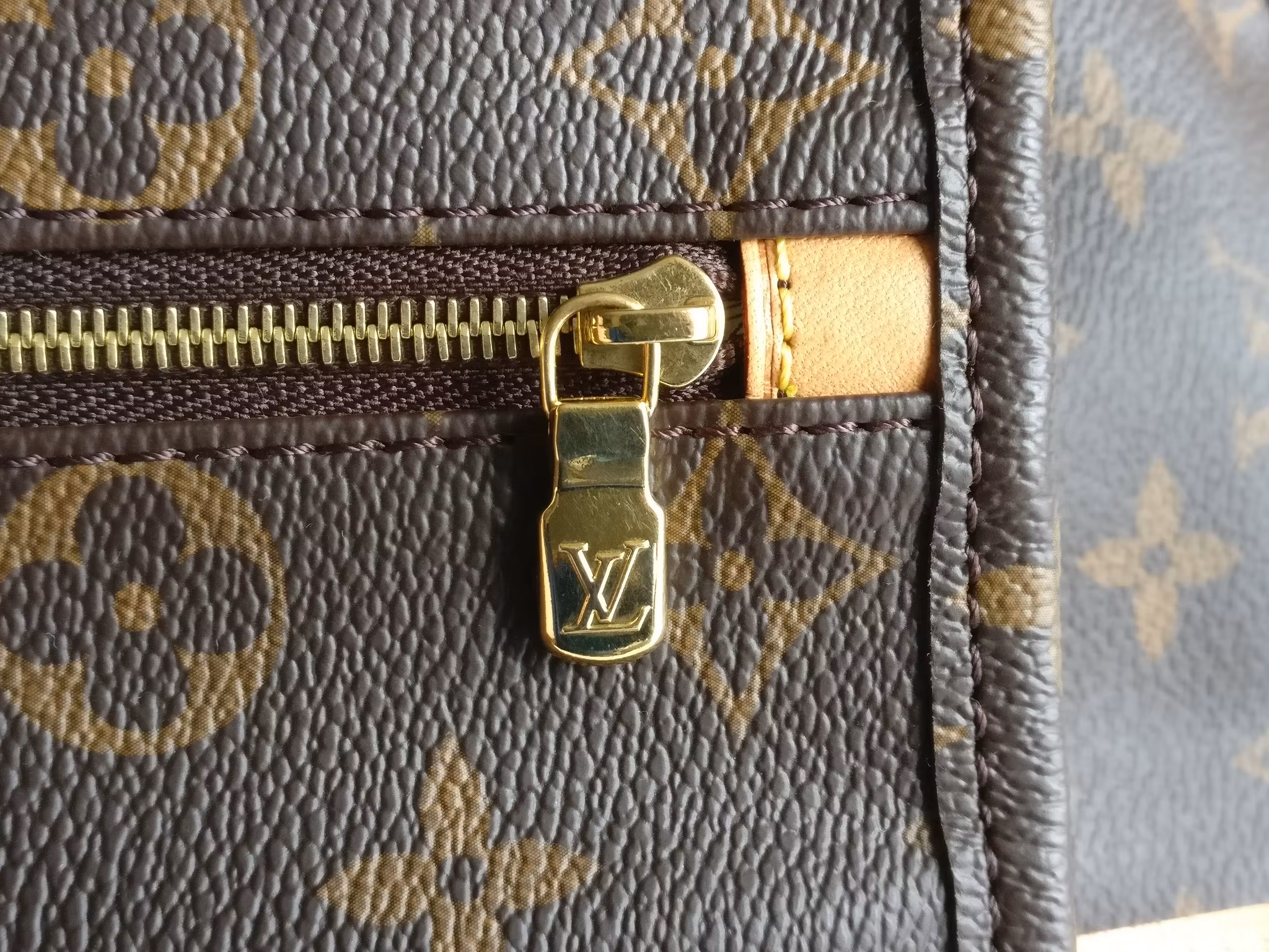 Louis Vuitton Shoe Pouch Dopp Kit