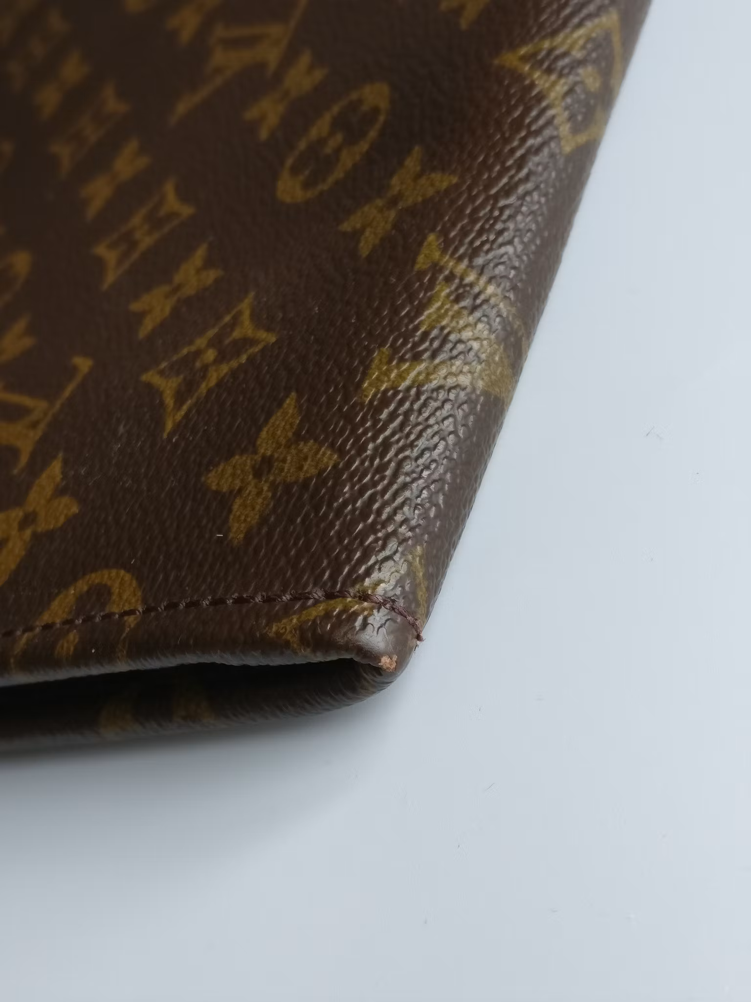 Louis Vuitton Poche Documents