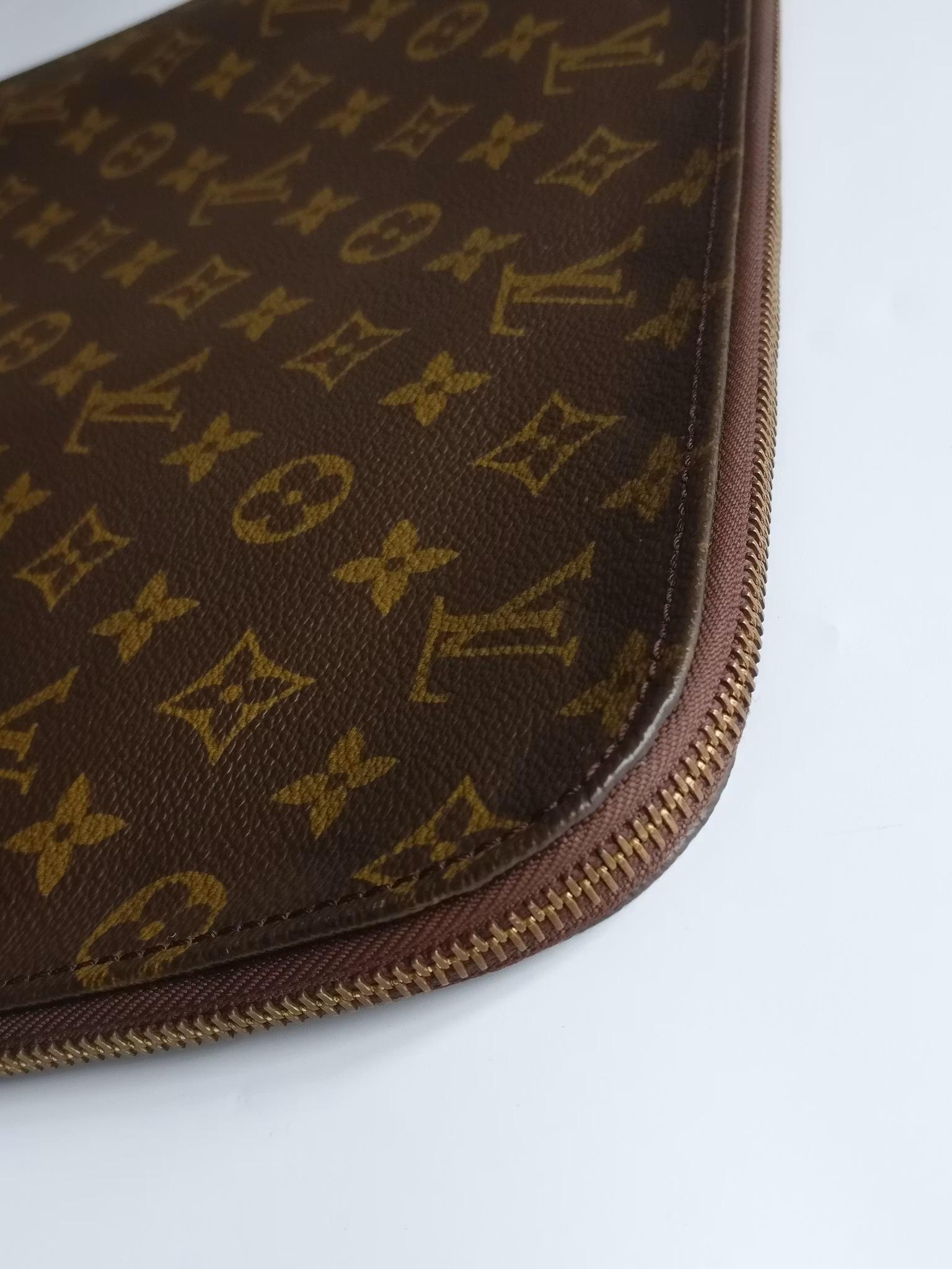 Louis Vuitton Poche Documents