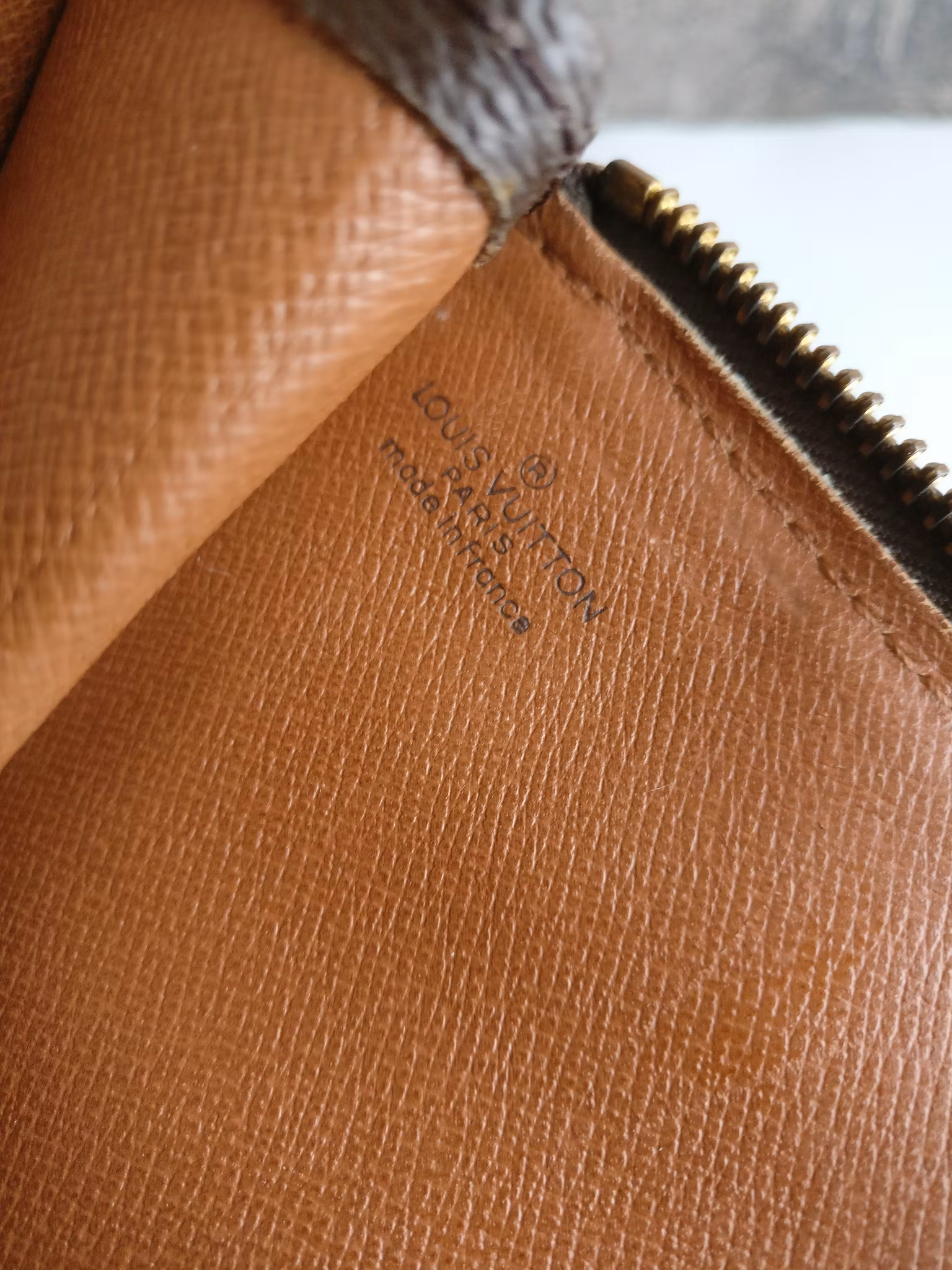 Louis Vuitton Poche Documents