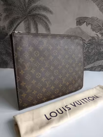 Louis Vuitton Poche Documents