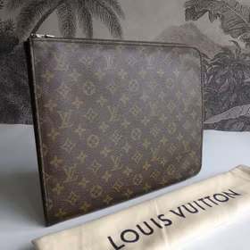 Louis Vuitton Poche Documents