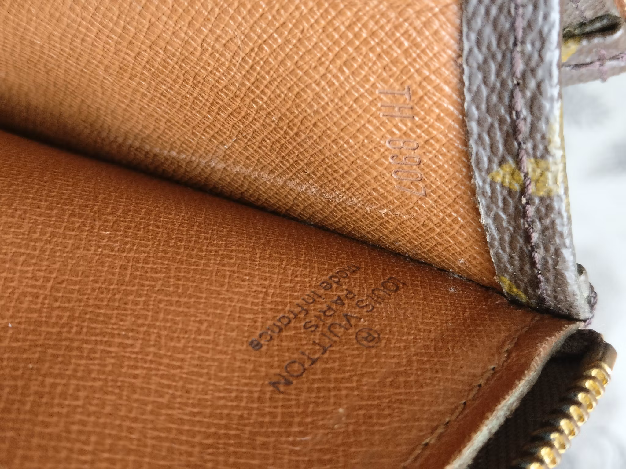 Louis Vuitton Poche Documents