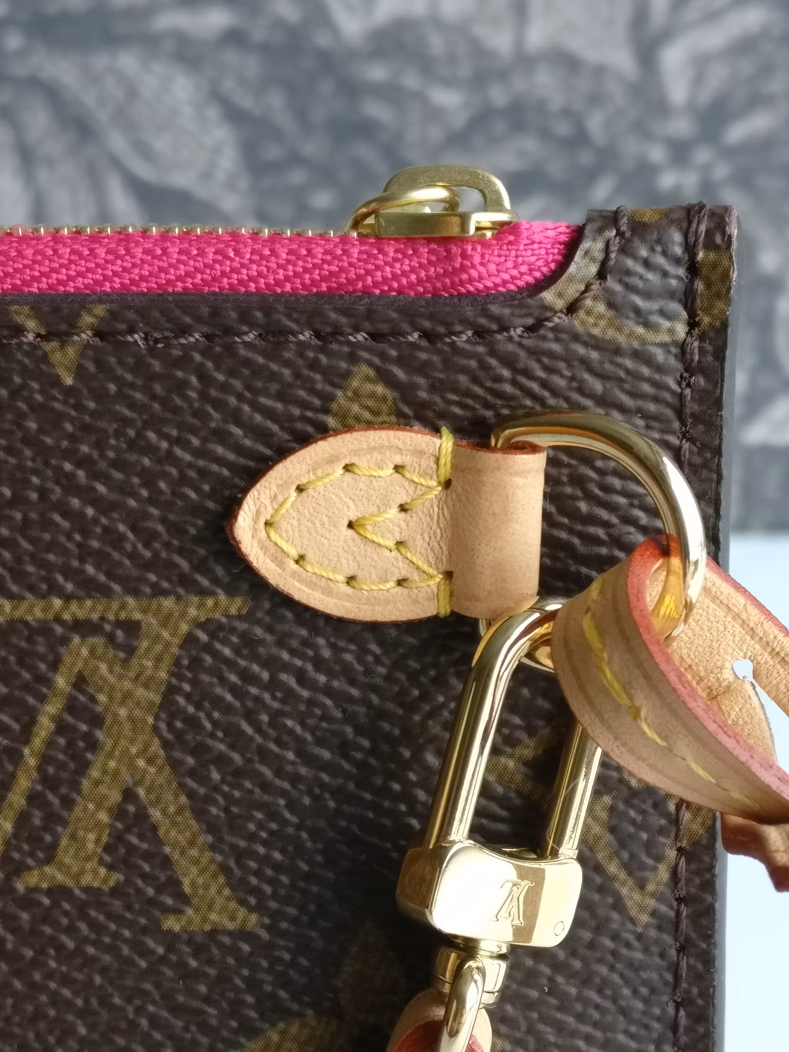 Louis Vuitton Neverfull MM pochette pivoine