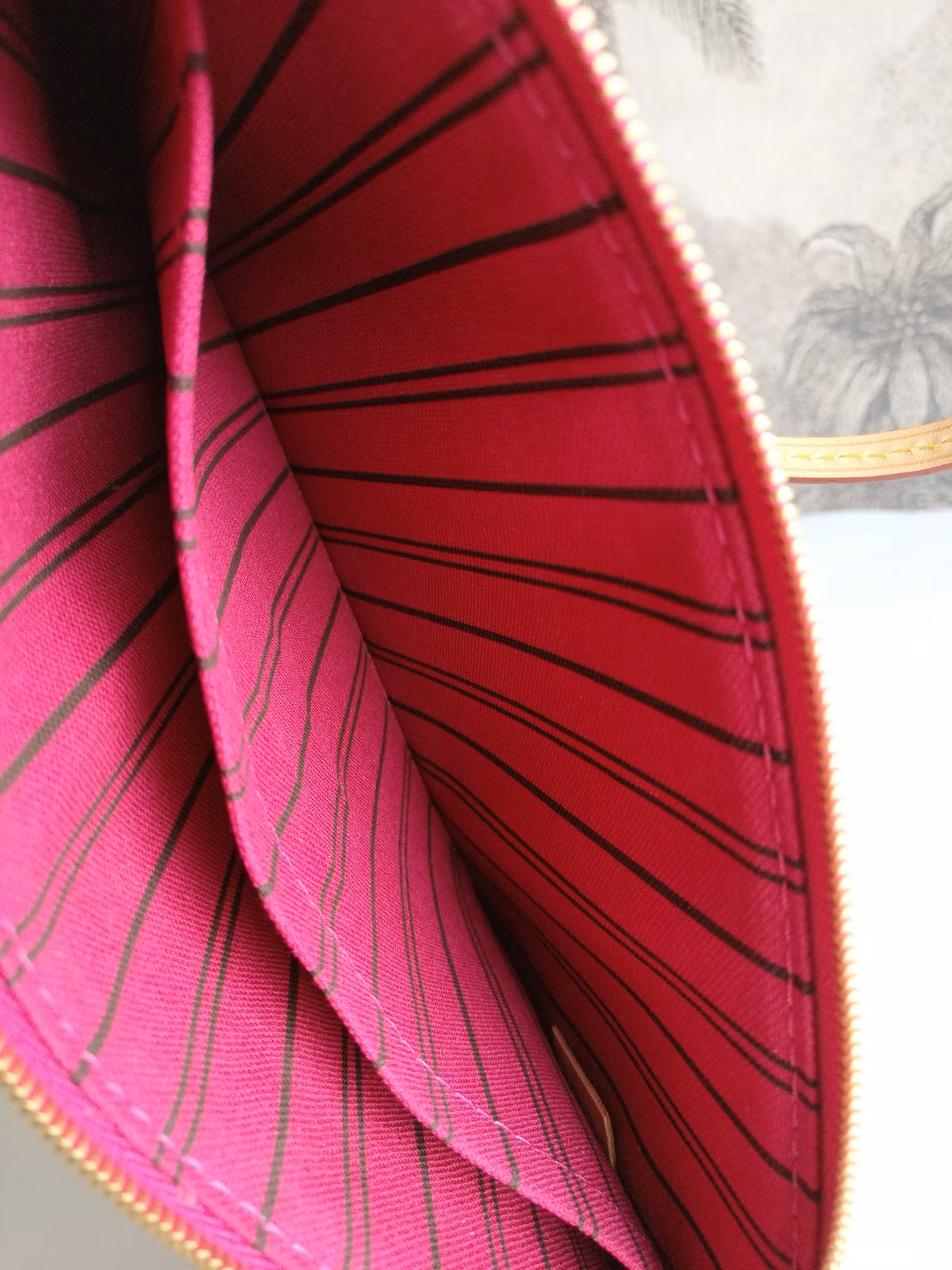 Louis Vuitton Neverfull MM pochette pivoine