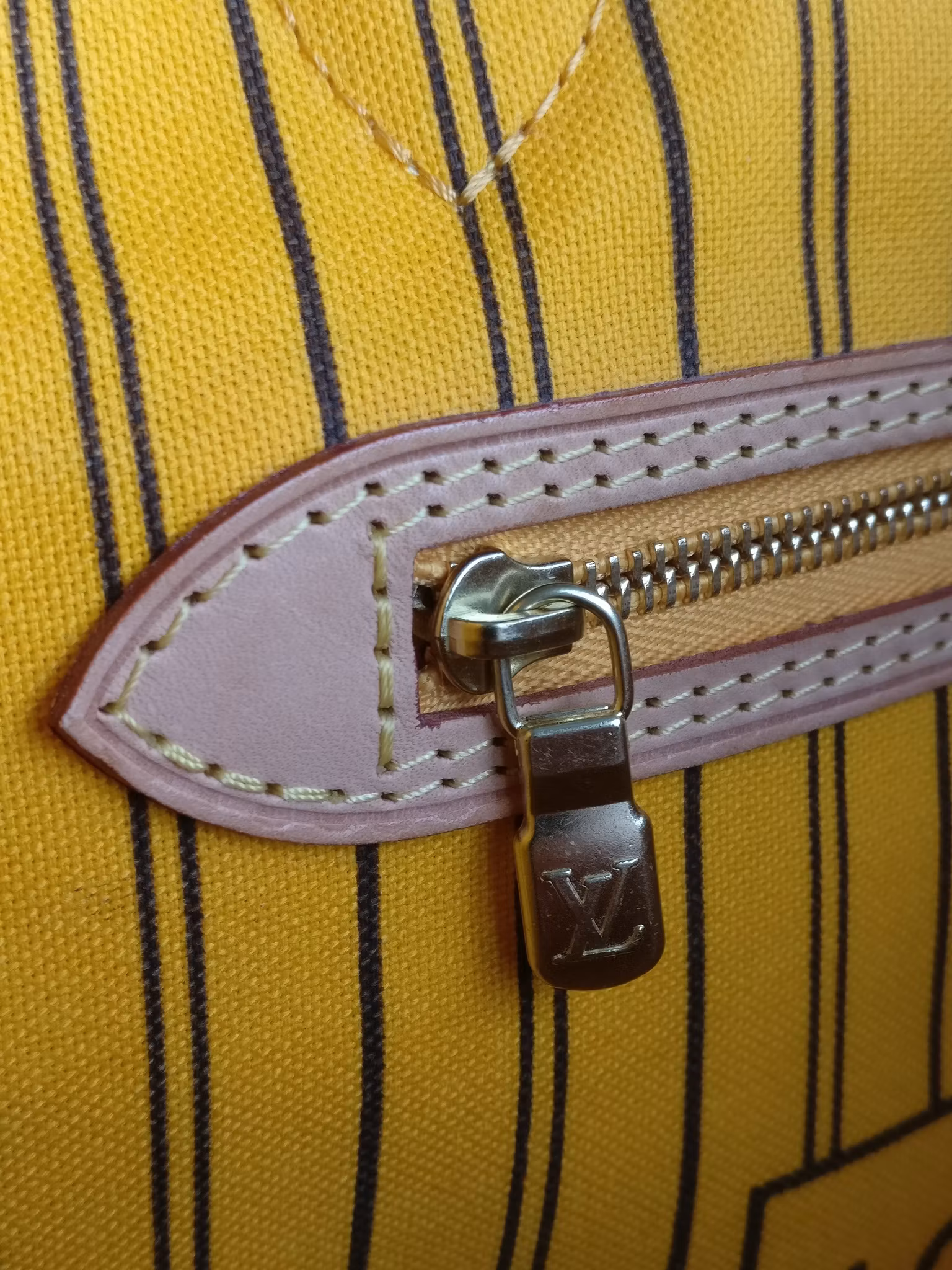 Louis Vuitton Neverfull MM mimosa limited edition