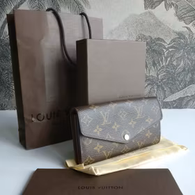 Louis Vuitton Sarah Wallet