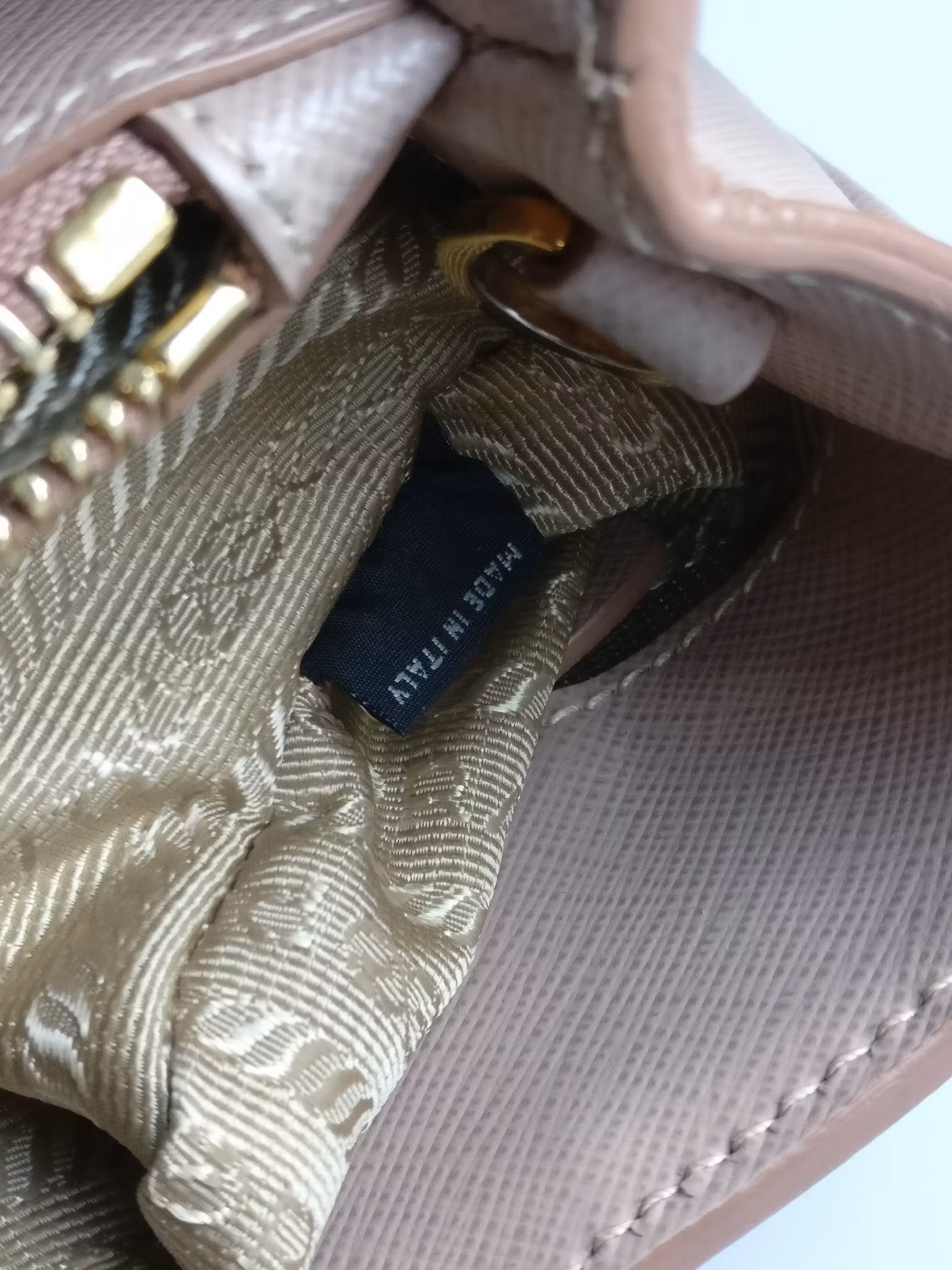 Prada L Saffiano Lux Cammeo