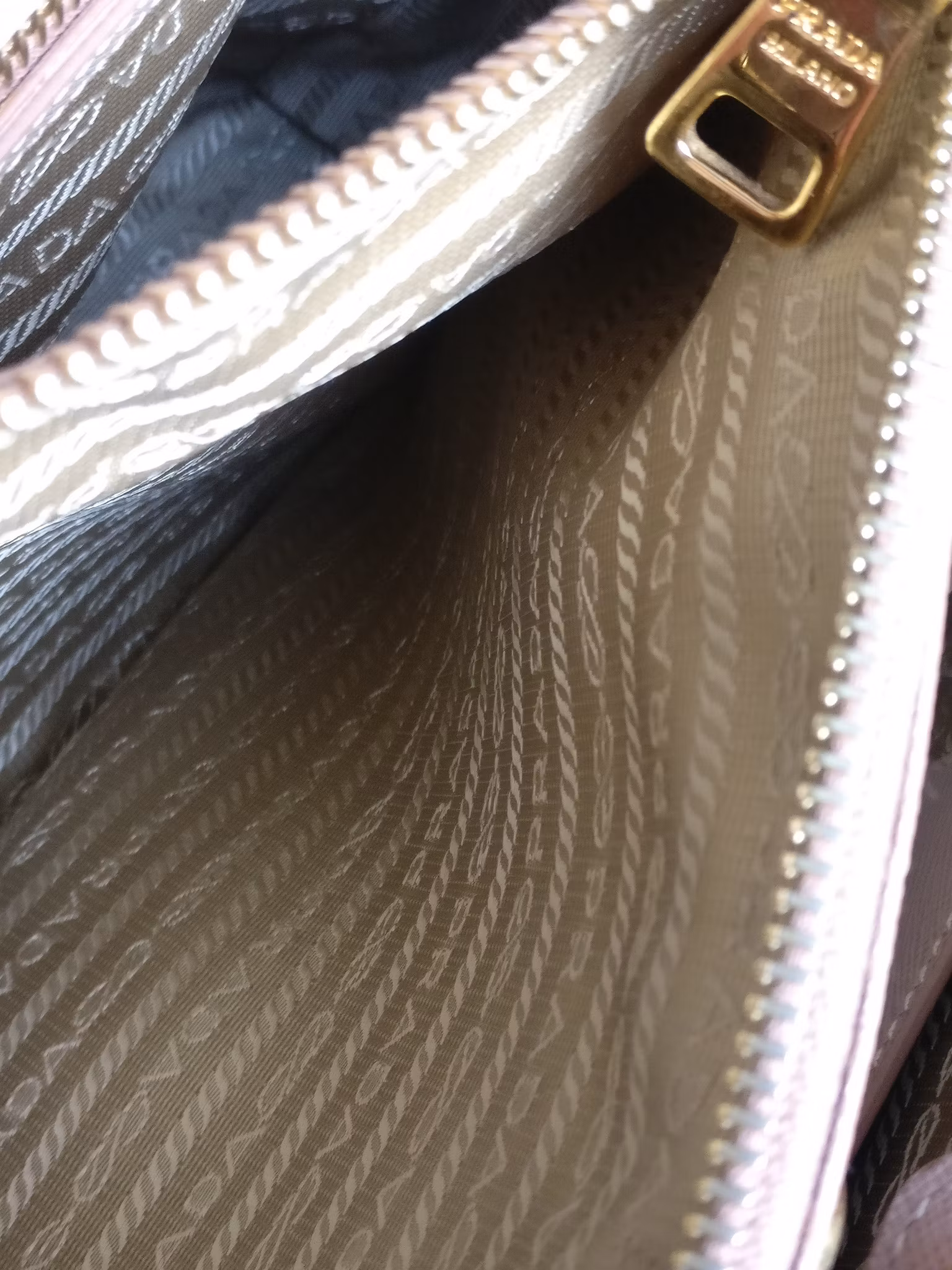 Prada L Saffiano Lux Cammeo
