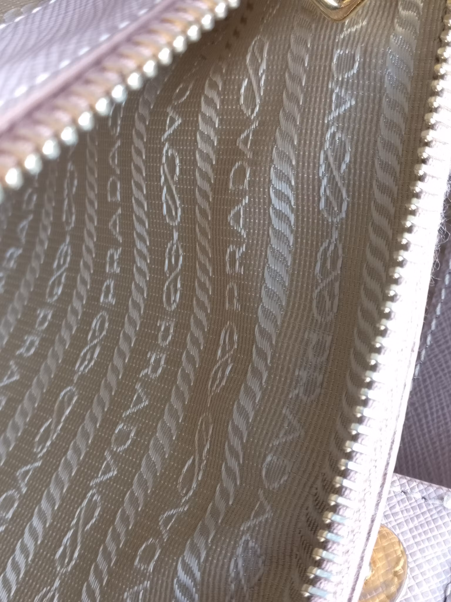 Prada L Saffiano Lux Cammeo