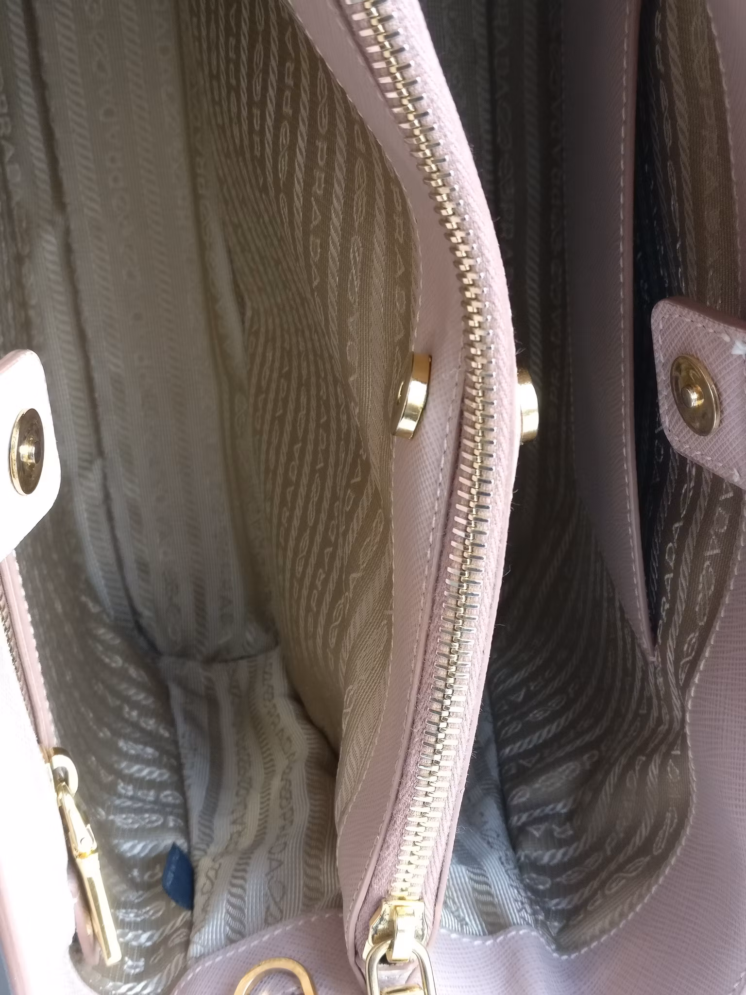 Prada L Saffiano Lux Cammeo