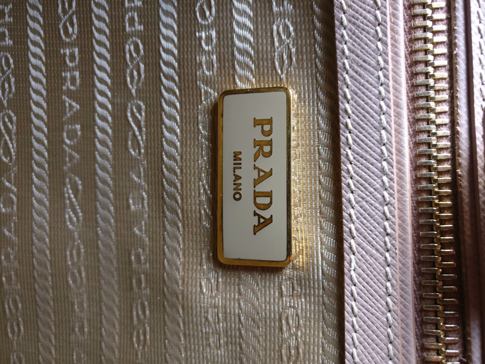 Prada L Saffiano Lux Cammeo