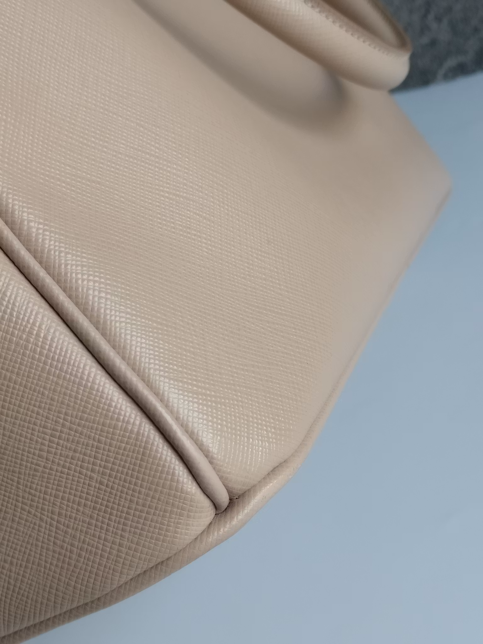 Prada L Saffiano Lux Cammeo
