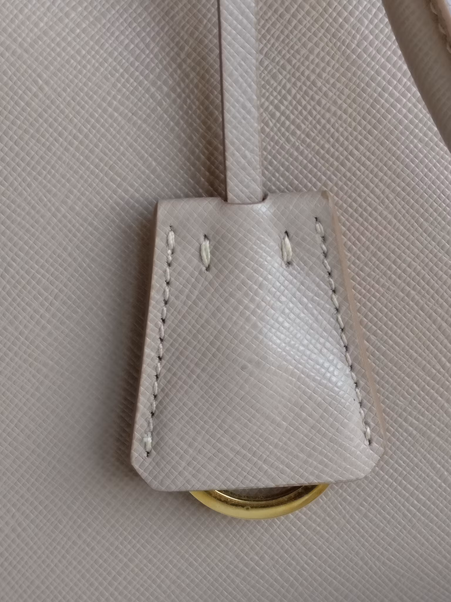 Prada L Saffiano Lux Cammeo