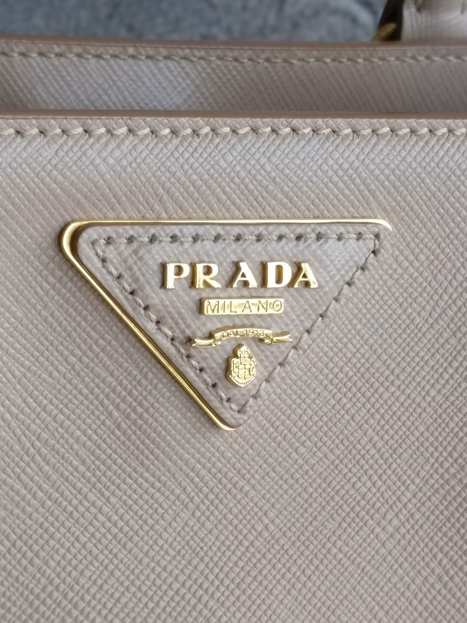 Prada L Saffiano Lux Cammeo