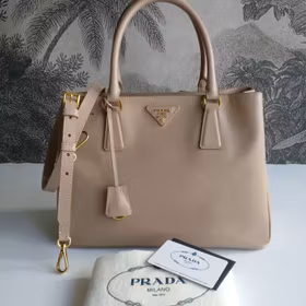 Prada L Saffiano Lux Cammeo