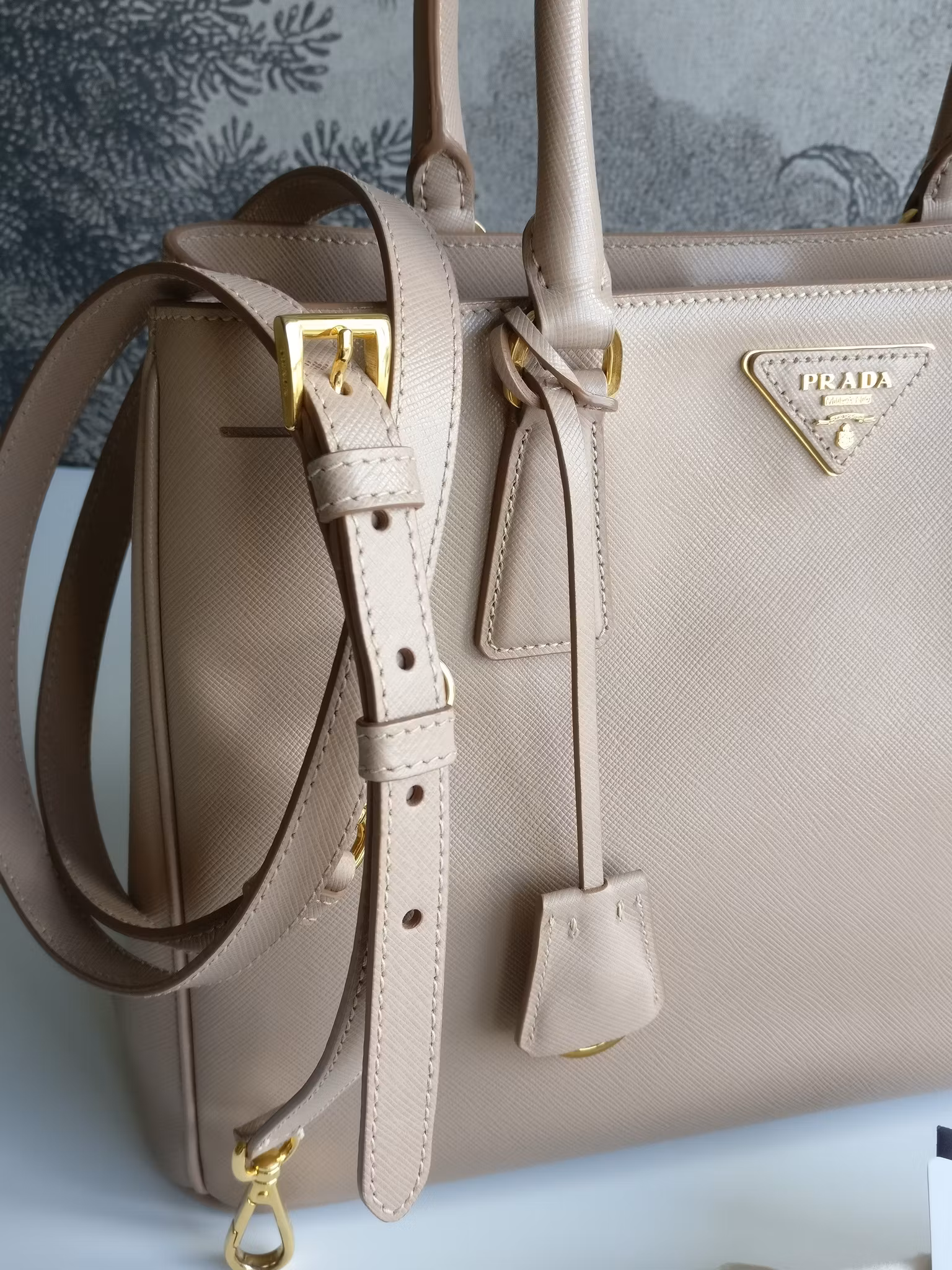 Prada L Saffiano Lux Cammeo