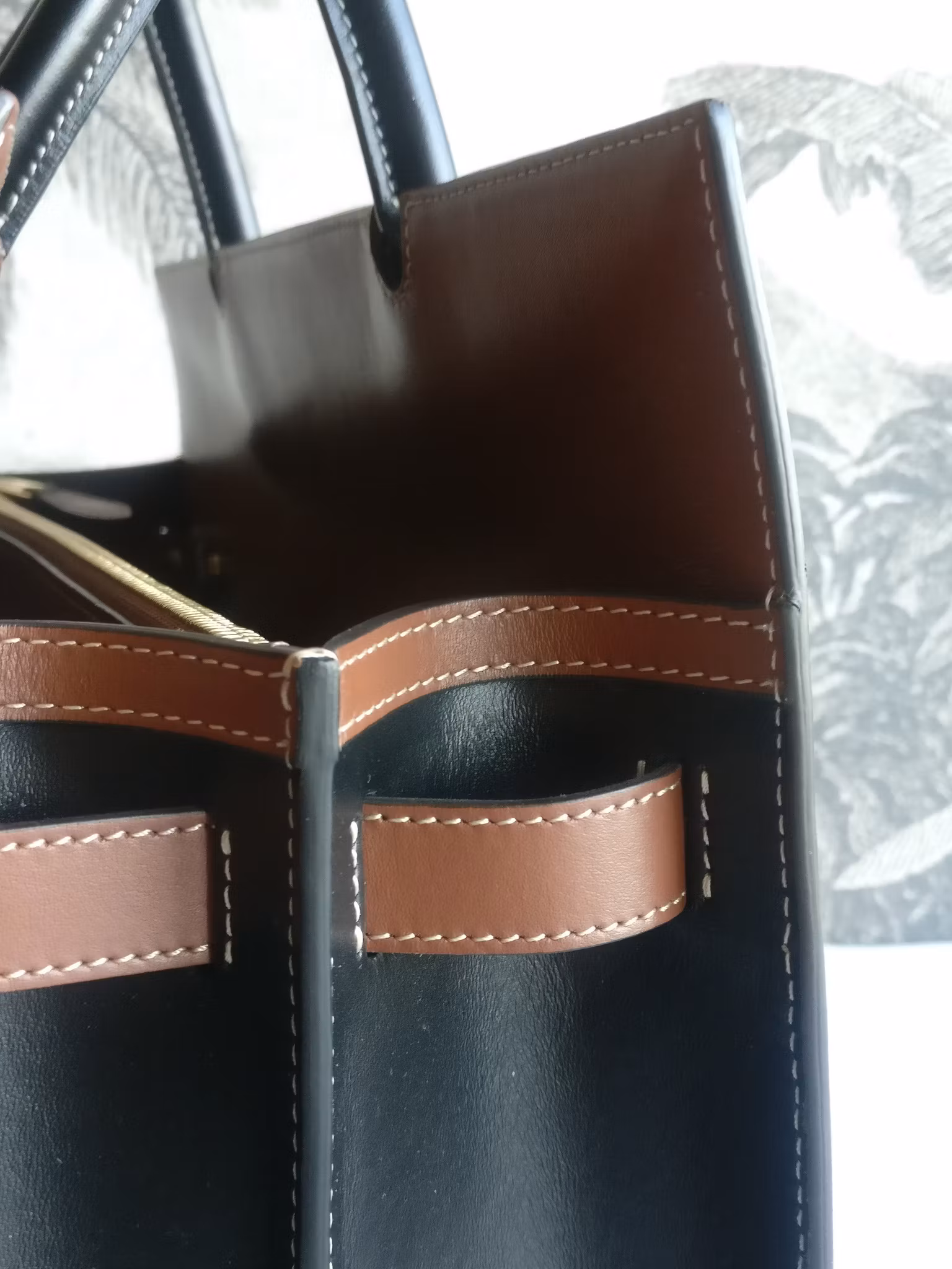Burberry Medium Vintage Check Title tote