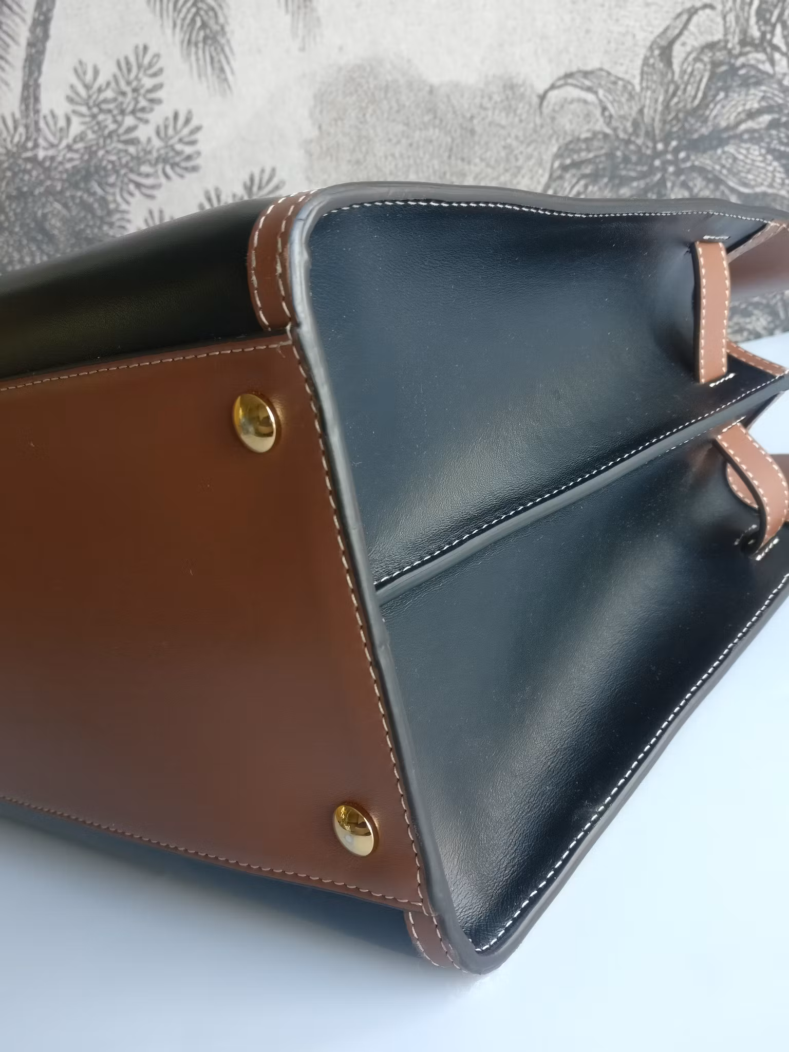 Burberry Medium Vintage Check Title tote