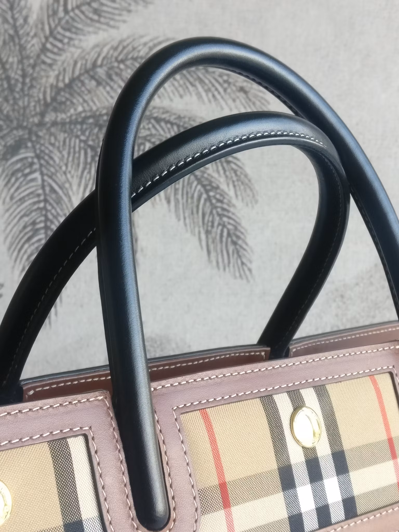 Burberry Medium Vintage Check Title tote