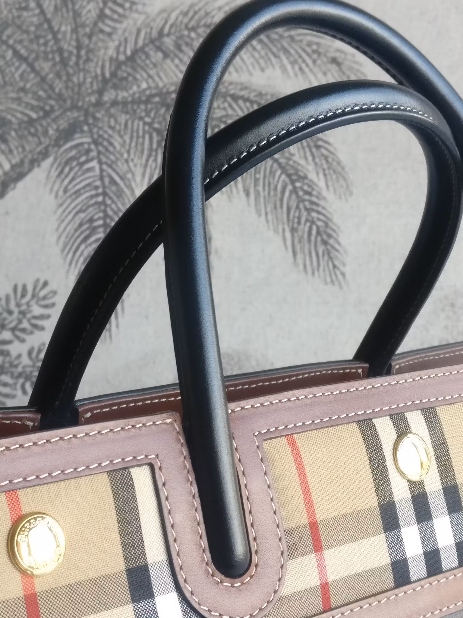 Burberry Medium Vintage Check Title tote
