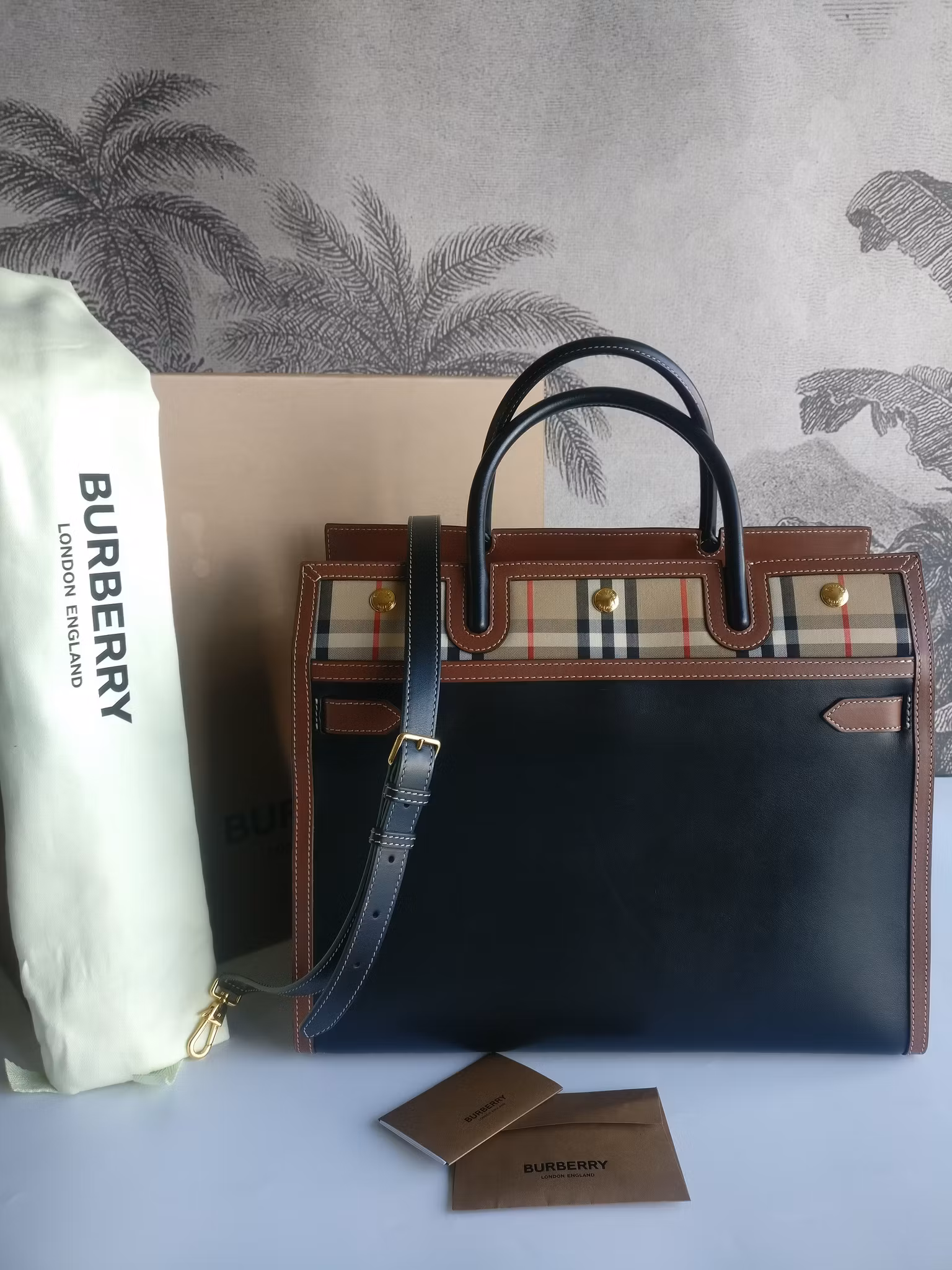 Burberry Medium Vintage Check Title tote