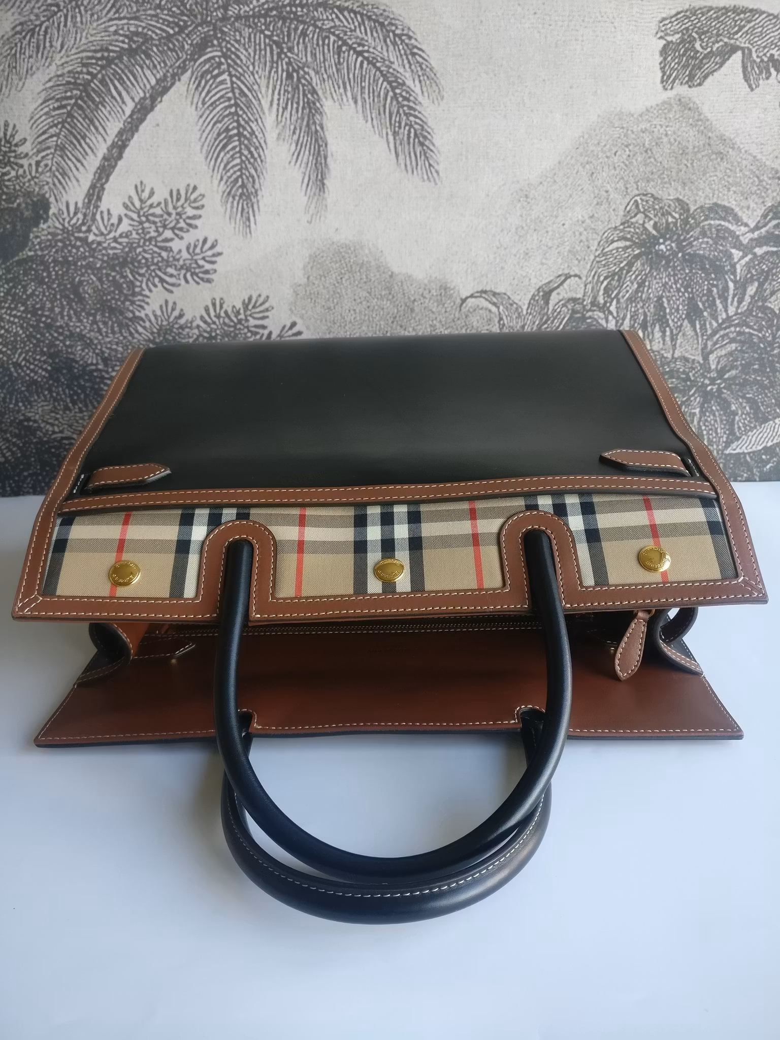 Burberry Medium Vintage Check Title tote
