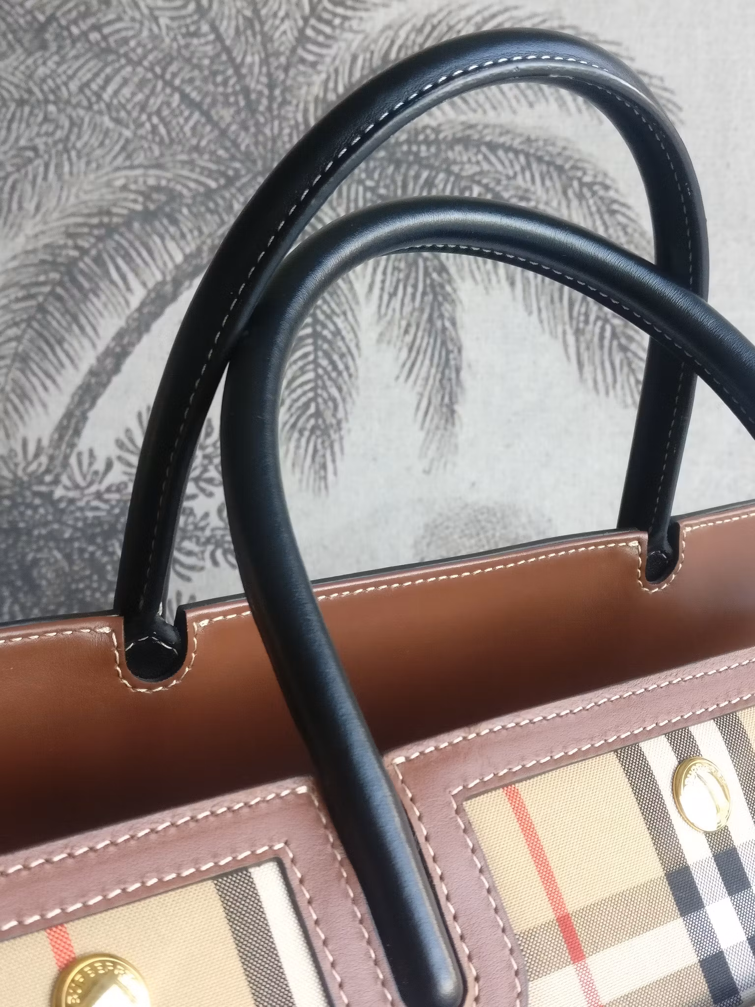 Burberry Medium Vintage Check Title tote