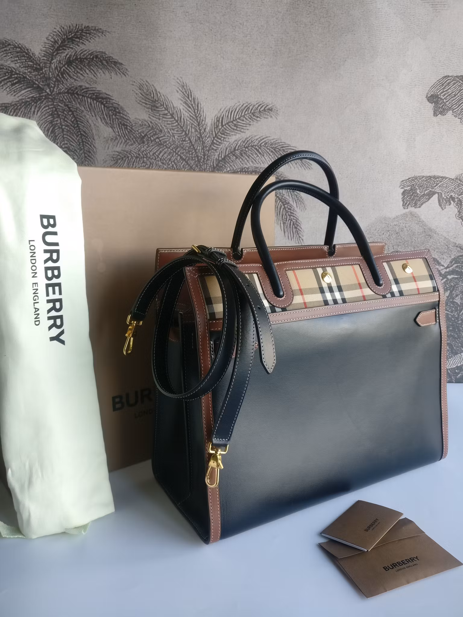 Burberry Medium Vintage Check Title tote