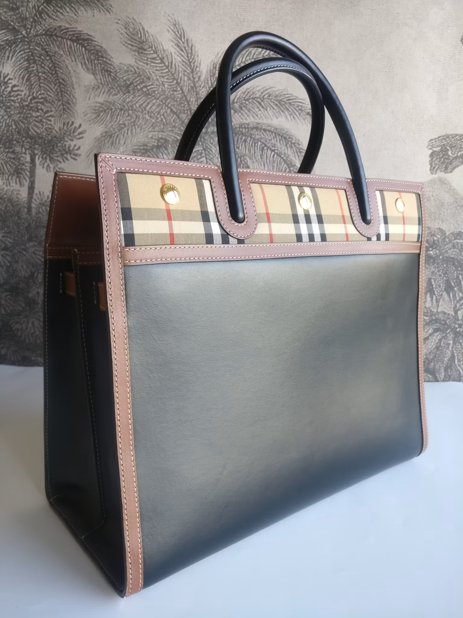 Burberry Medium Vintage Check Title tote