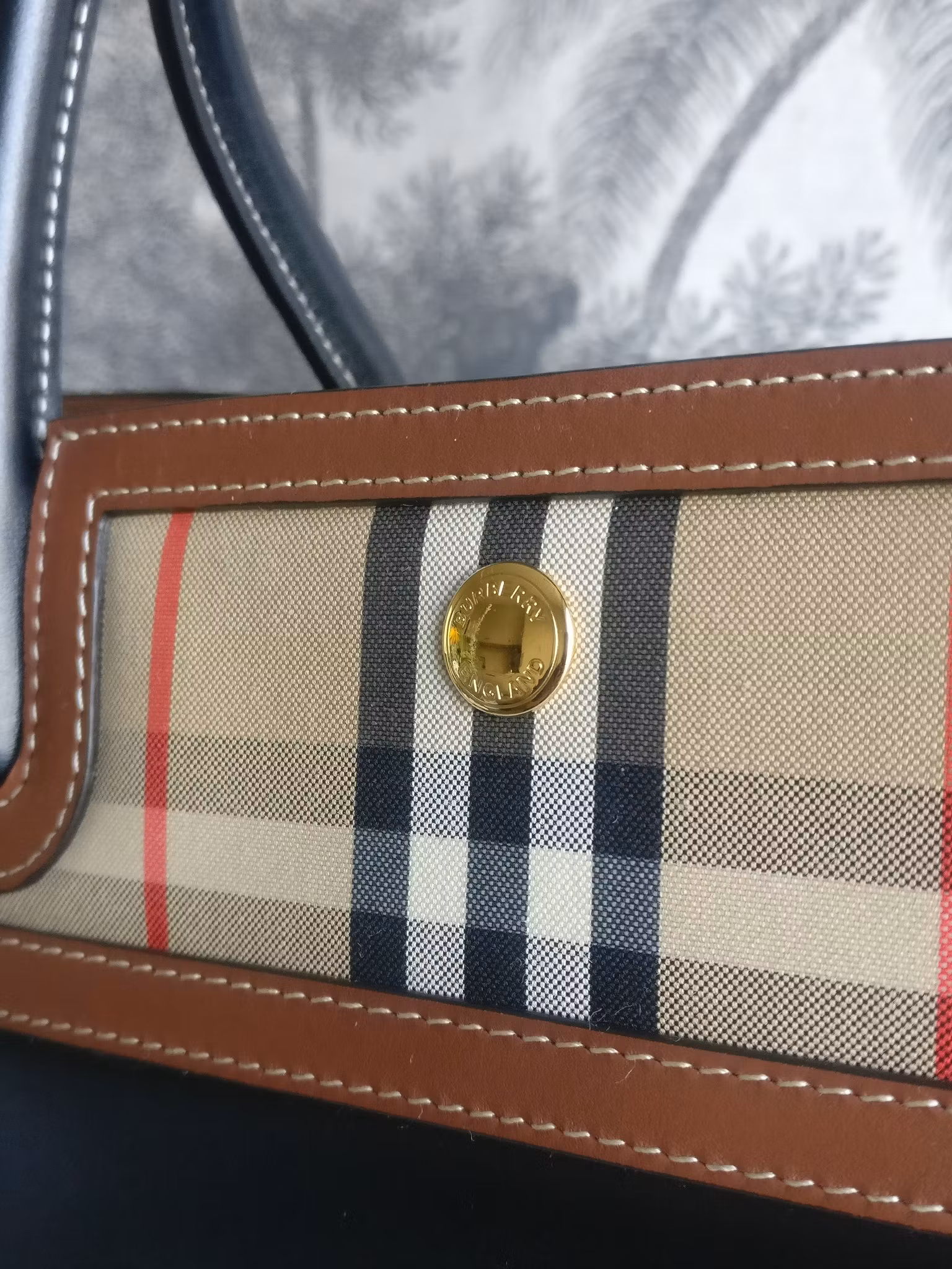 Burberry Medium Vintage Check Title tote