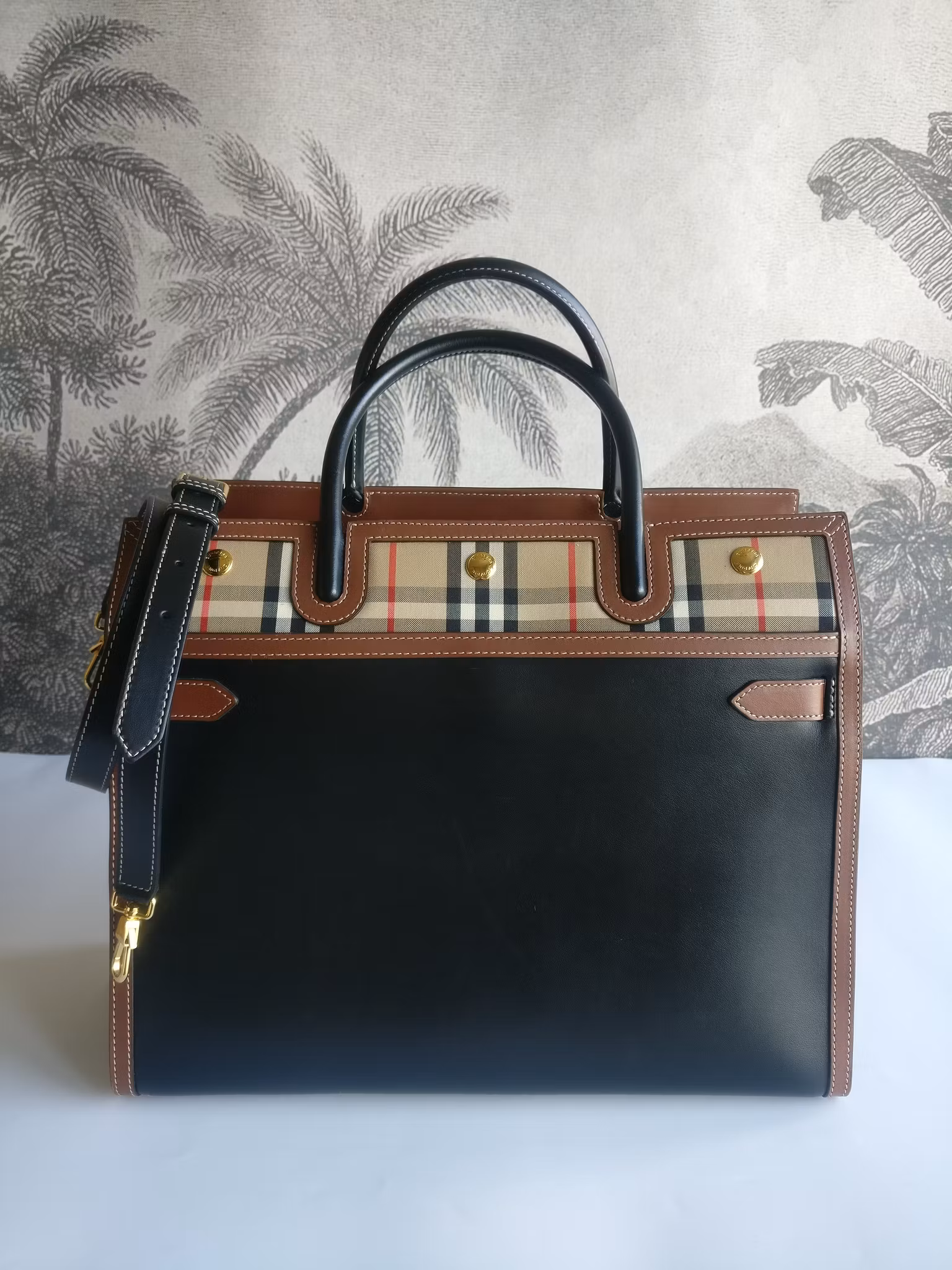 Burberry Medium Vintage Check Title tote