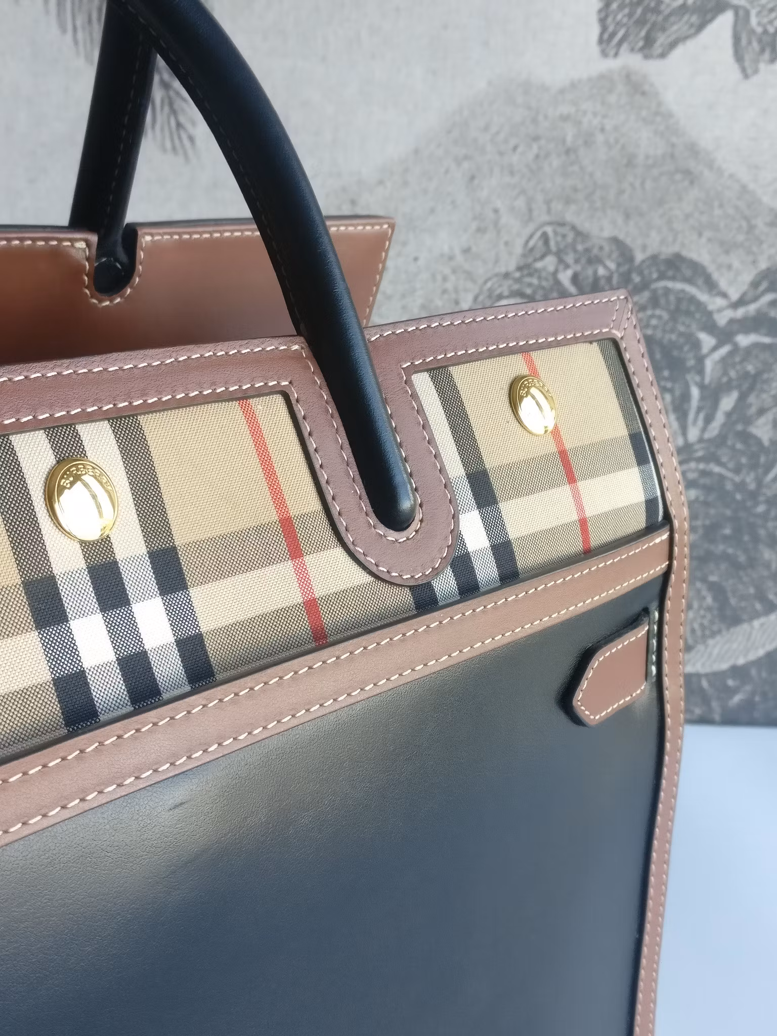 Burberry Medium Vintage Check Title tote