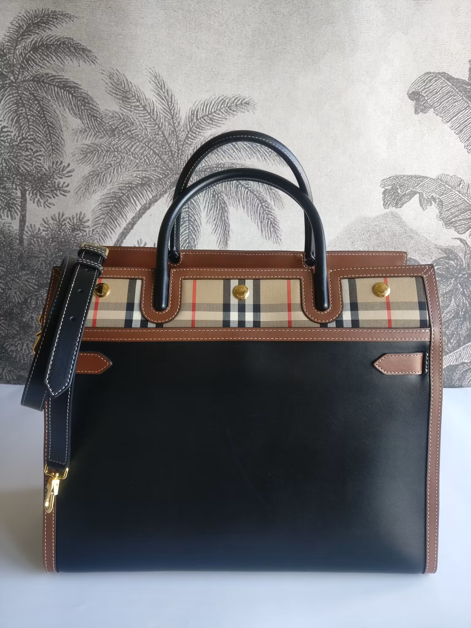 Burberry Medium Vintage Check Title tote