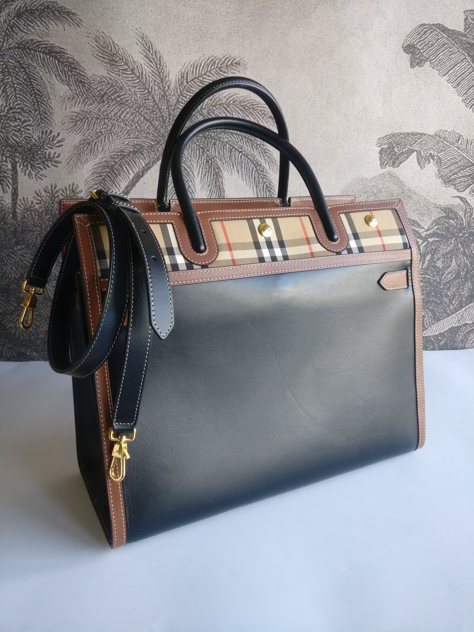 Burberry Medium Vintage Check Title tote