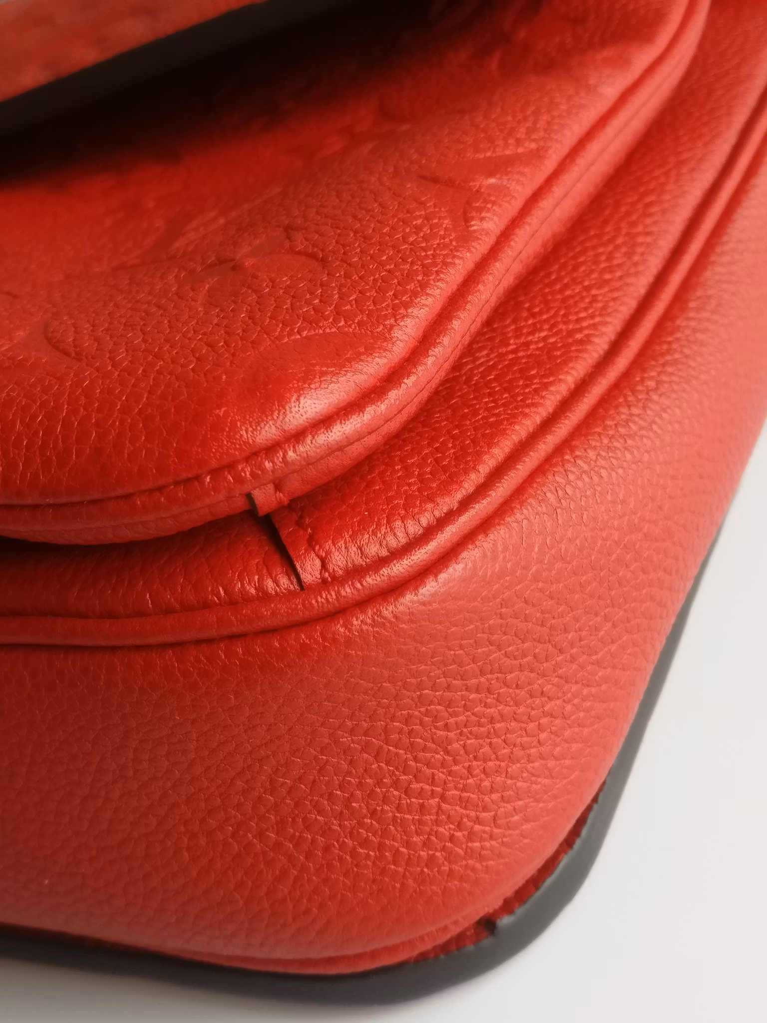 Louis Vuitton Pochette Metis empreinte cherry