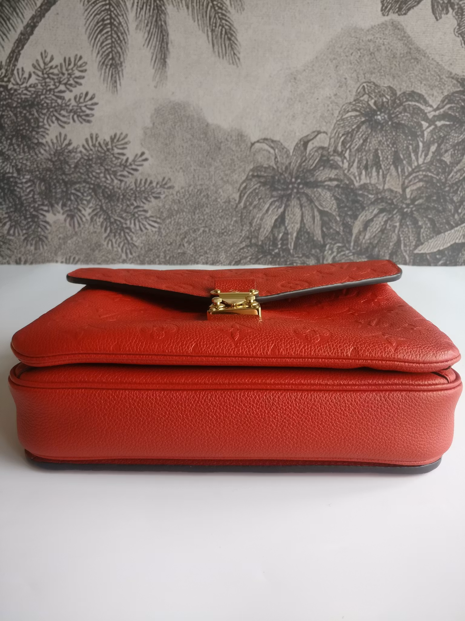 Louis Vuitton Pochette Metis empreinte cherry
