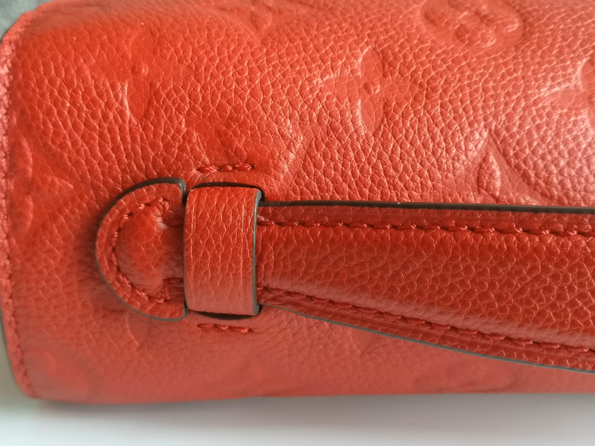 Louis Vuitton Pochette Metis empreinte cherry