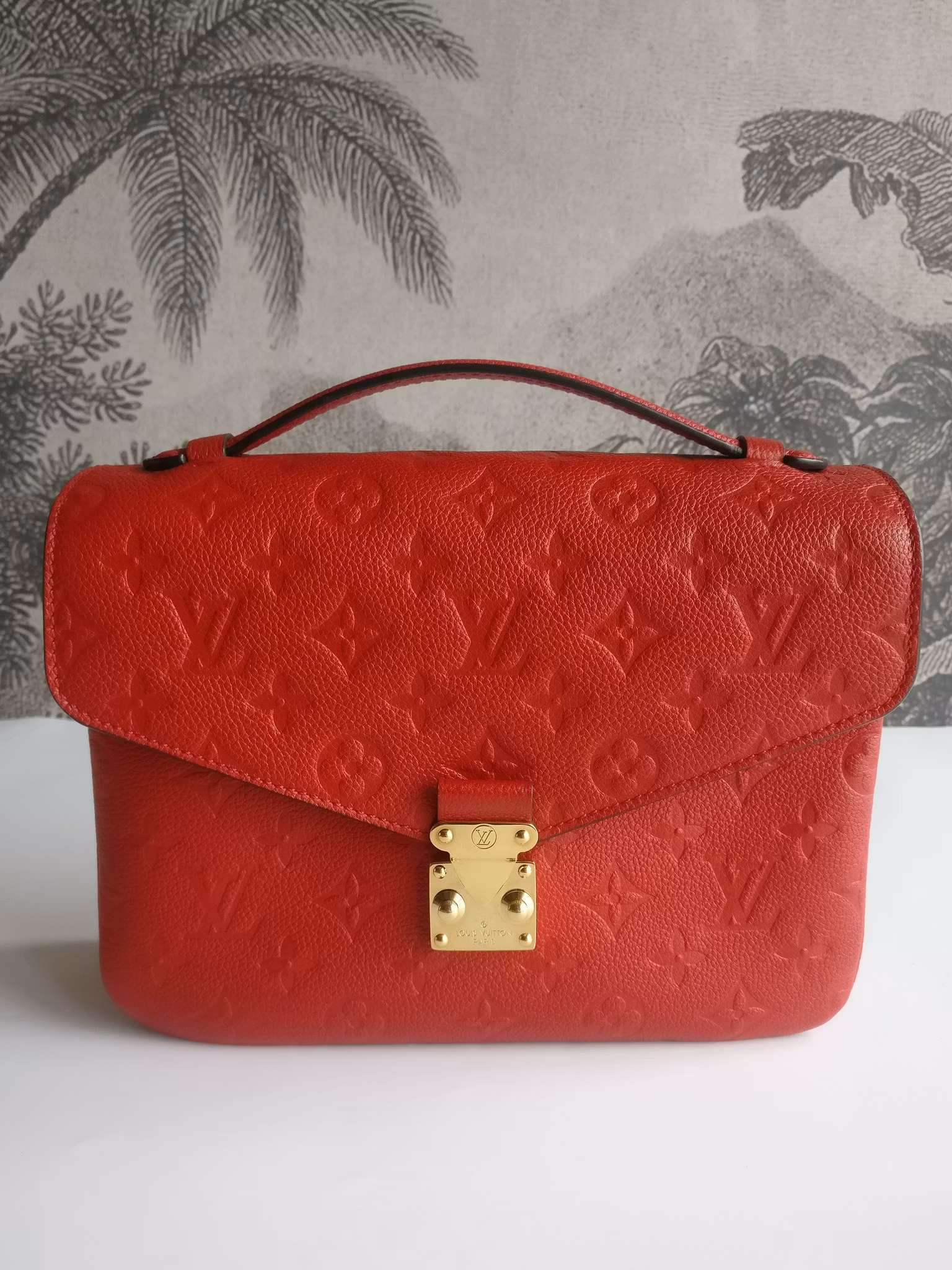 Louis Vuitton Pochette Metis empreinte cherry