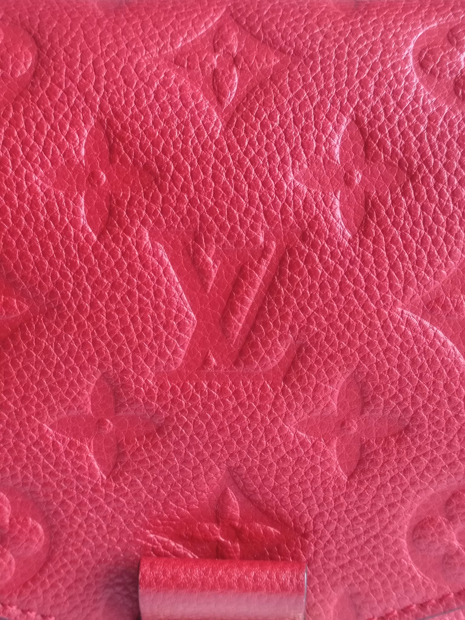 Louis Vuitton Pochette Metis empreinte cherry