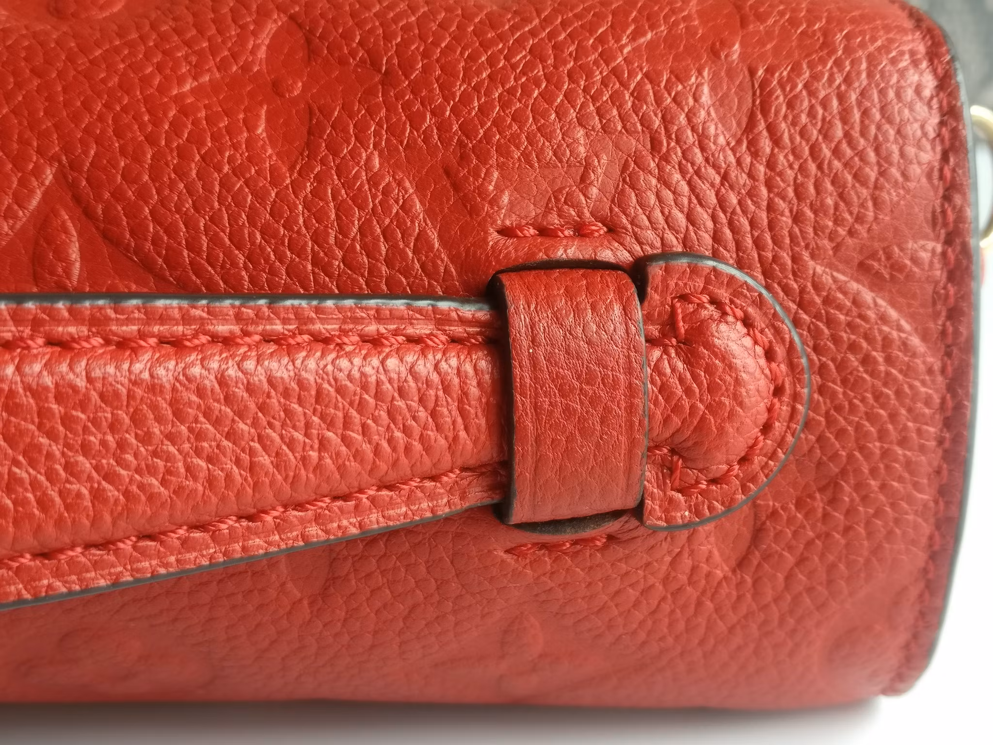 Louis Vuitton Pochette Metis empreinte cherry