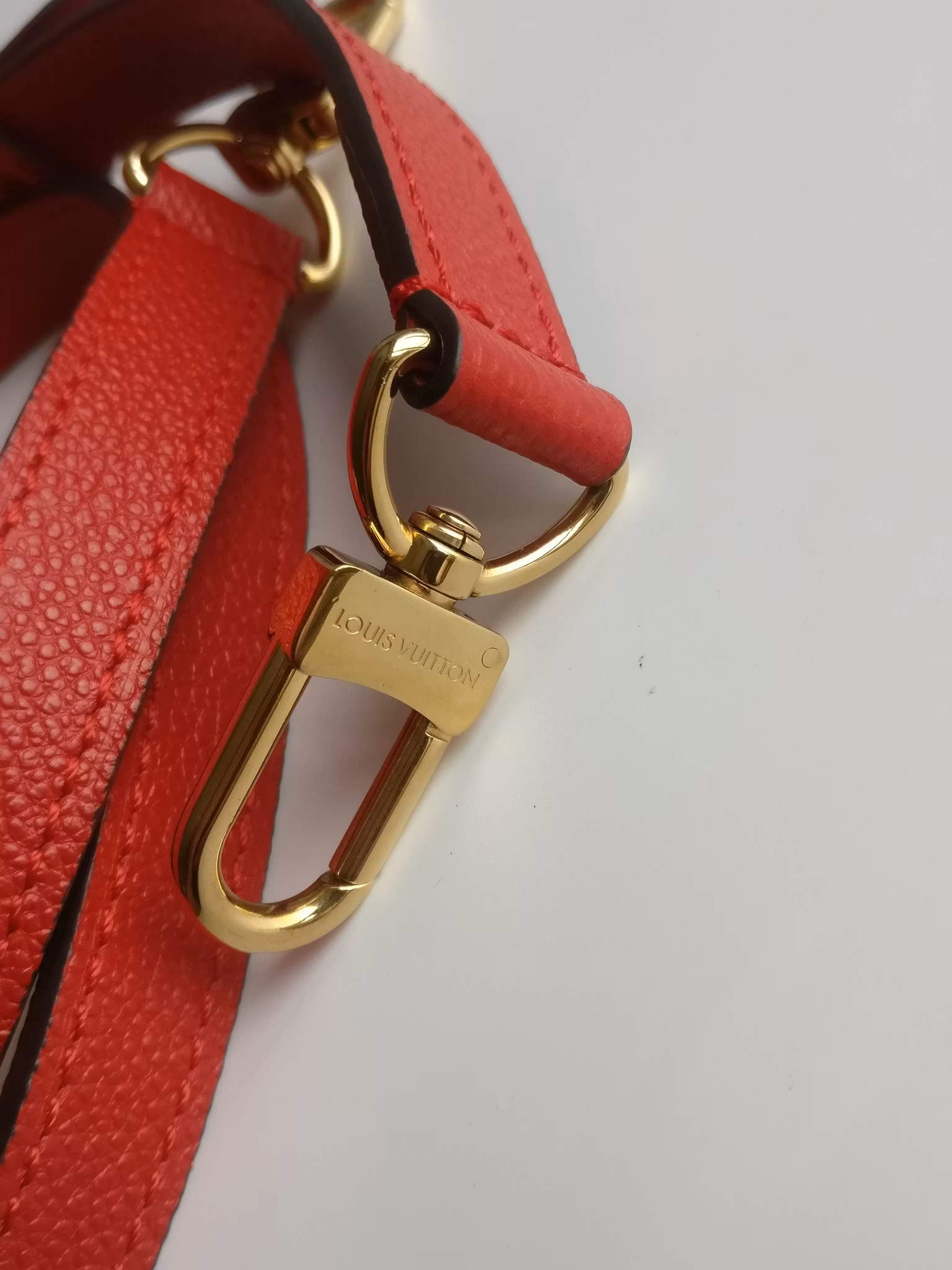 Louis Vuitton Pochette Metis empreinte cherry
