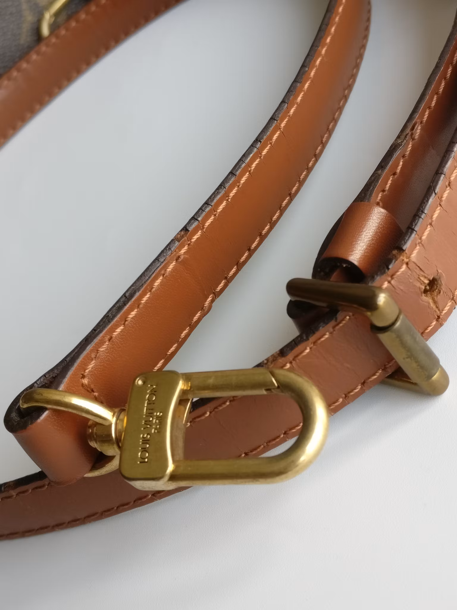 Louis Vuitton Monceau 26