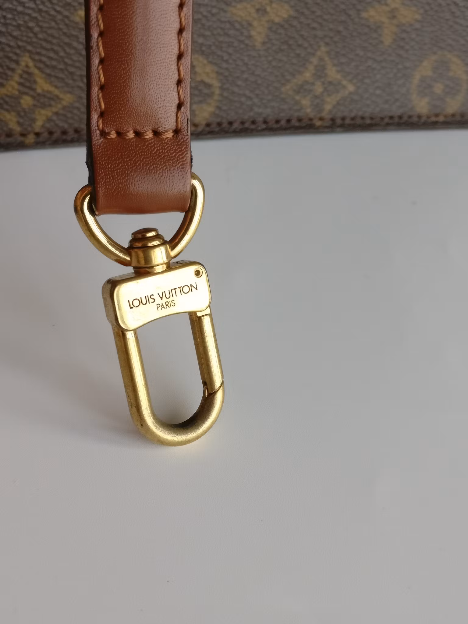 Louis Vuitton Monceau 26