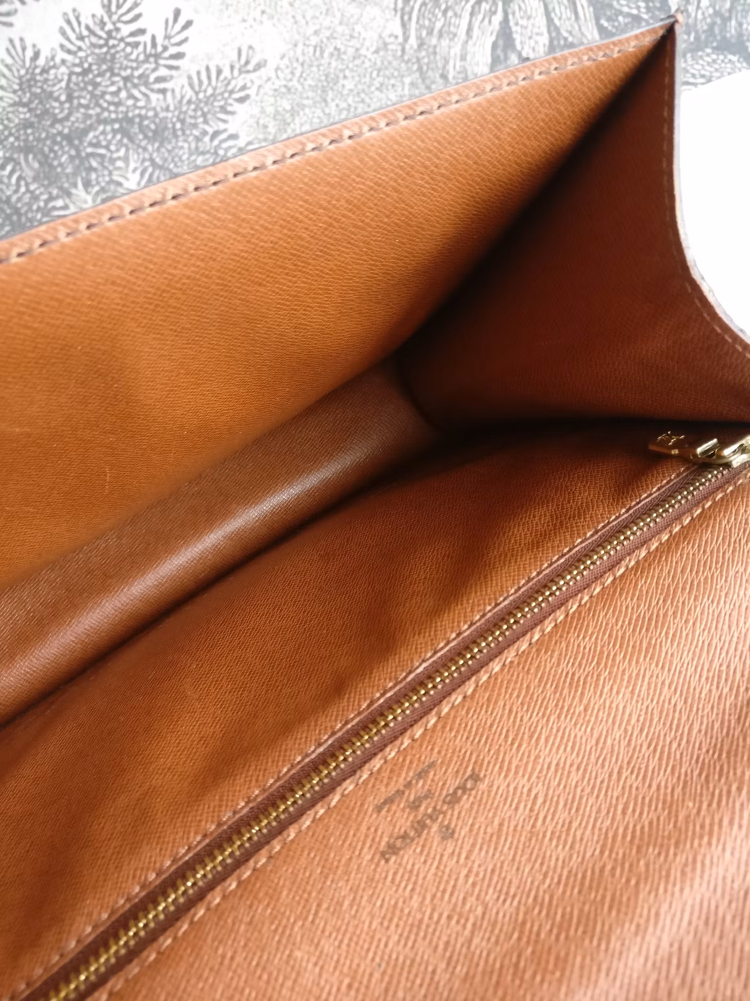 Louis Vuitton Monceau 26