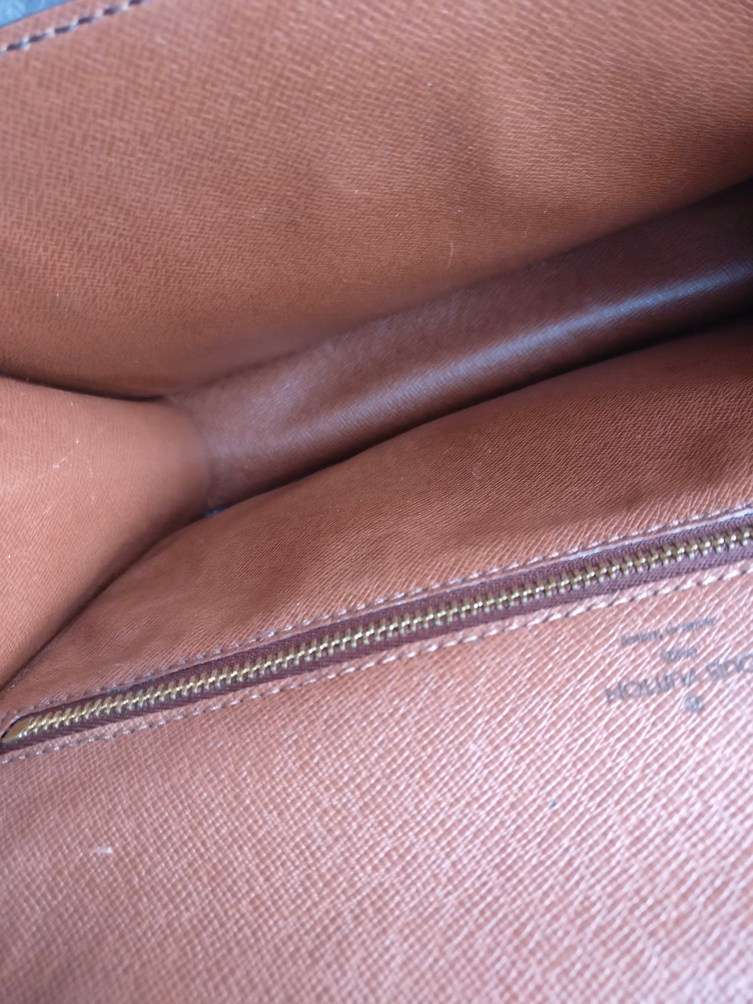 Louis Vuitton Monceau 26