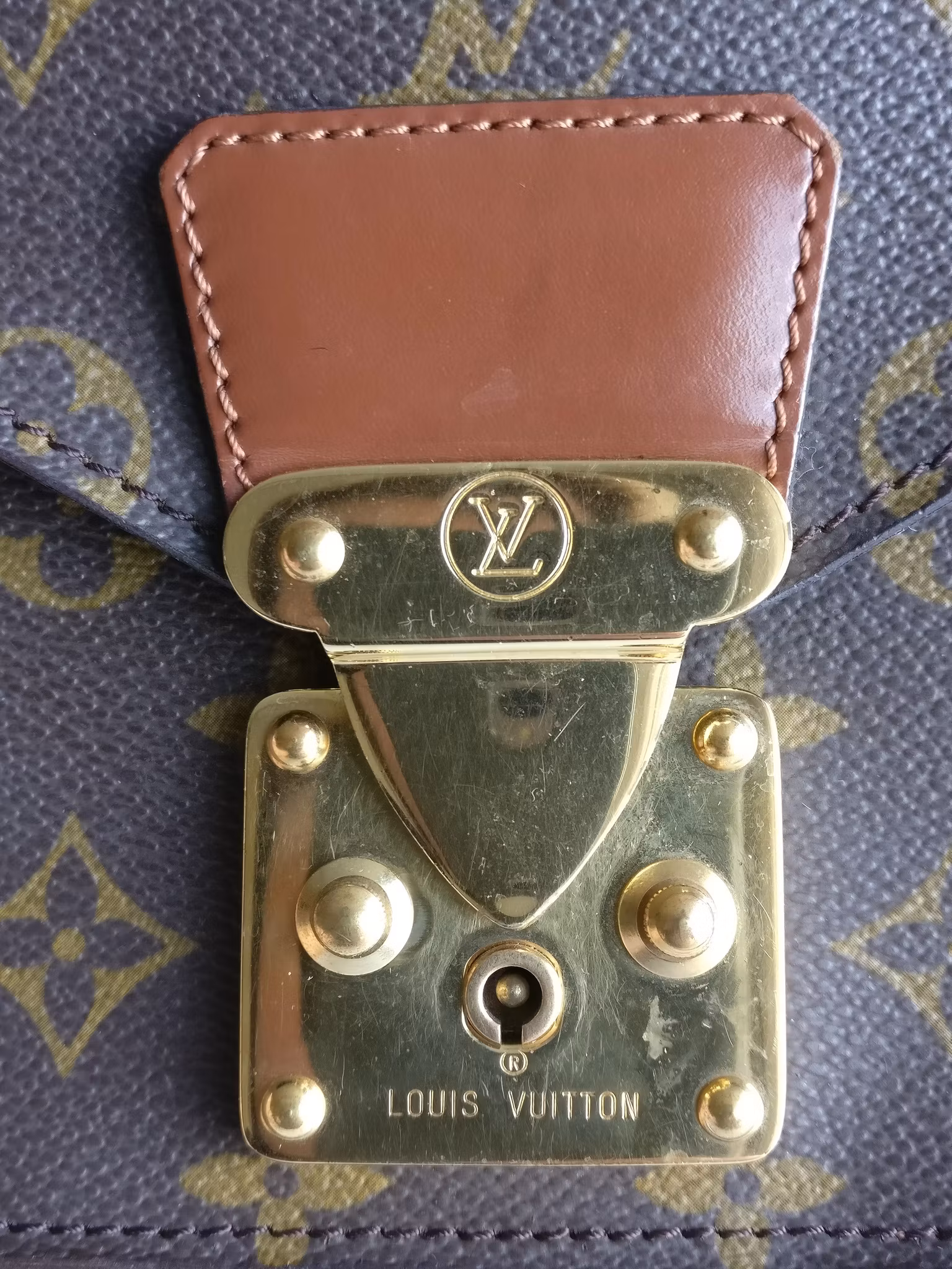 Louis Vuitton Monceau 26
