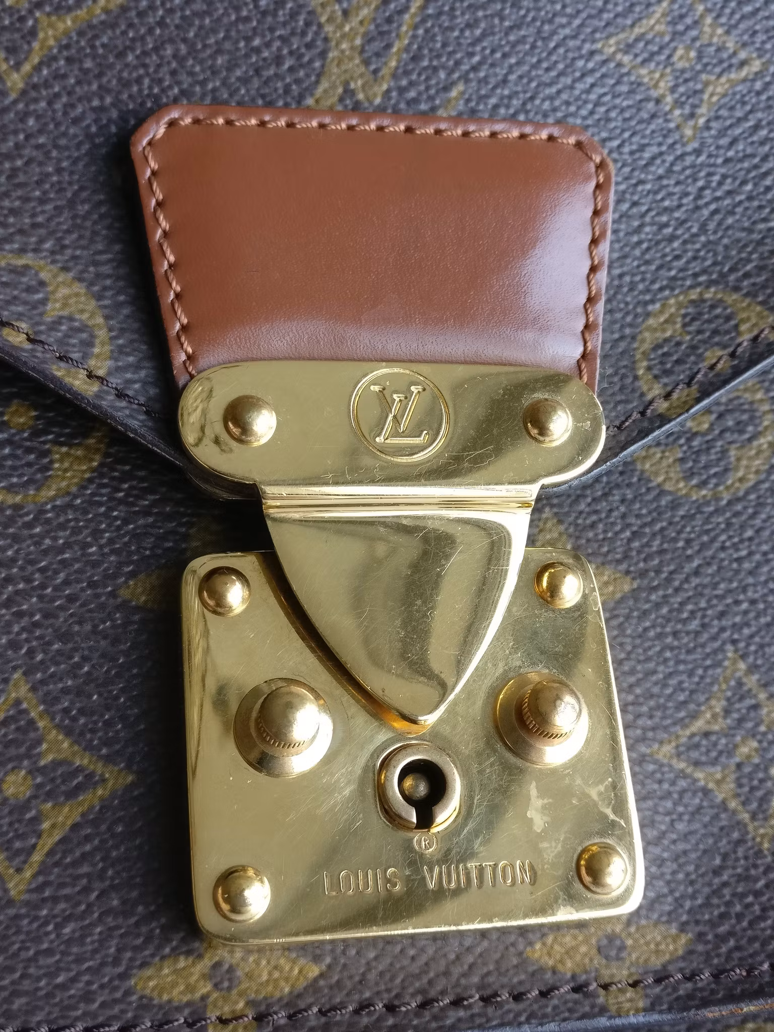 Louis Vuitton Monceau 26